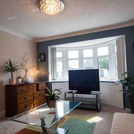 1 Bedroom Self Contained Apartment In Christchurch Winkton Екстер'єр фото