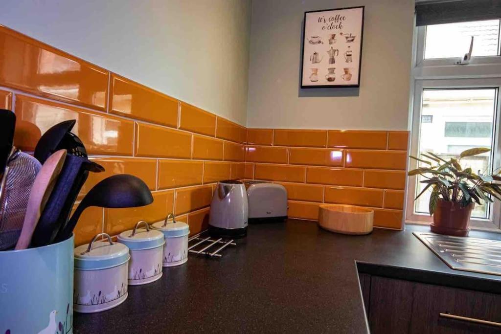 1 Bedroom Self Contained Apartment In Christchurch Winkton Екстер'єр фото