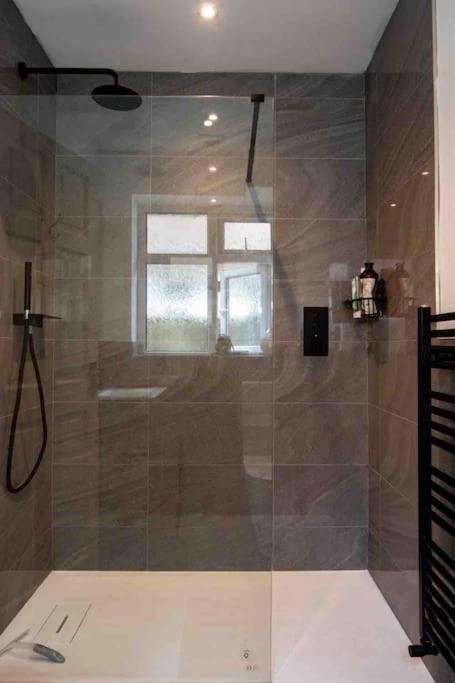 1 Bedroom Self Contained Apartment In Christchurch Winkton Екстер'єр фото