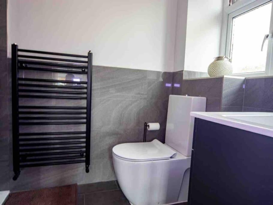 1 Bedroom Self Contained Apartment In Christchurch Winkton Екстер'єр фото