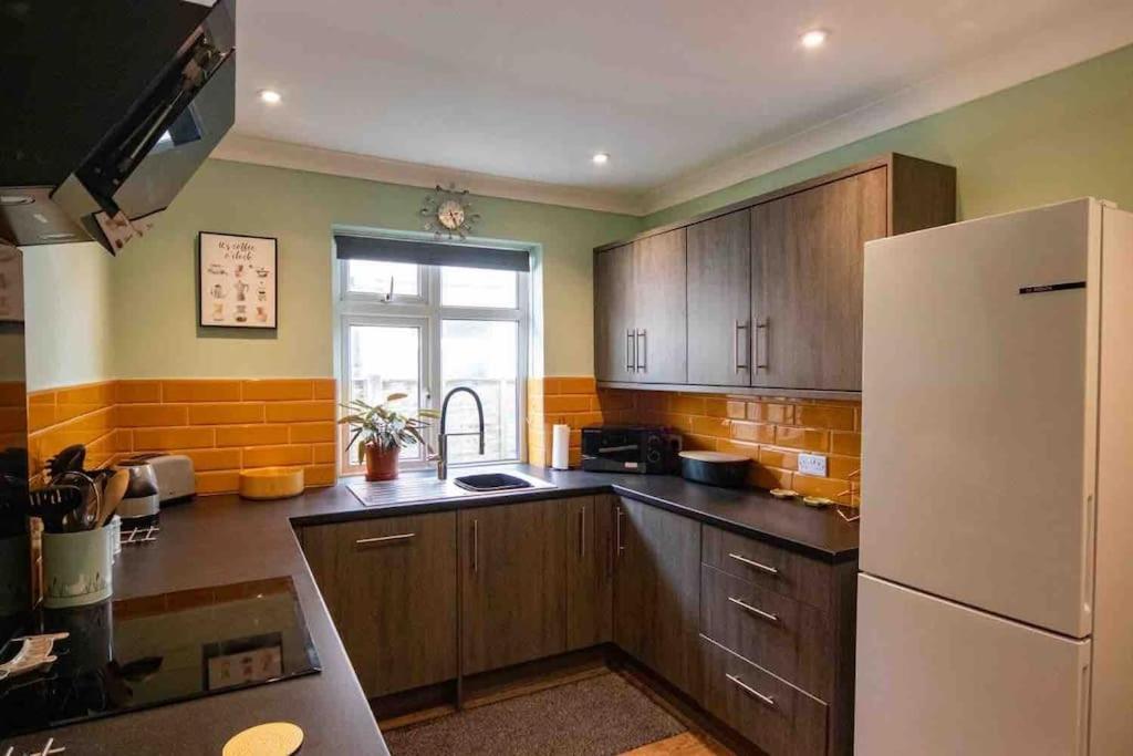 1 Bedroom Self Contained Apartment In Christchurch Winkton Екстер'єр фото