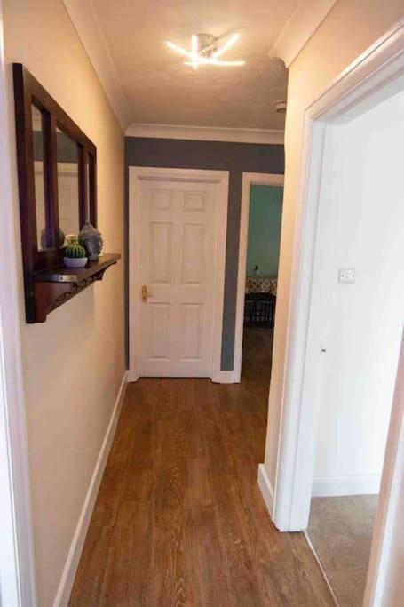 1 Bedroom Self Contained Apartment In Christchurch Winkton Екстер'єр фото