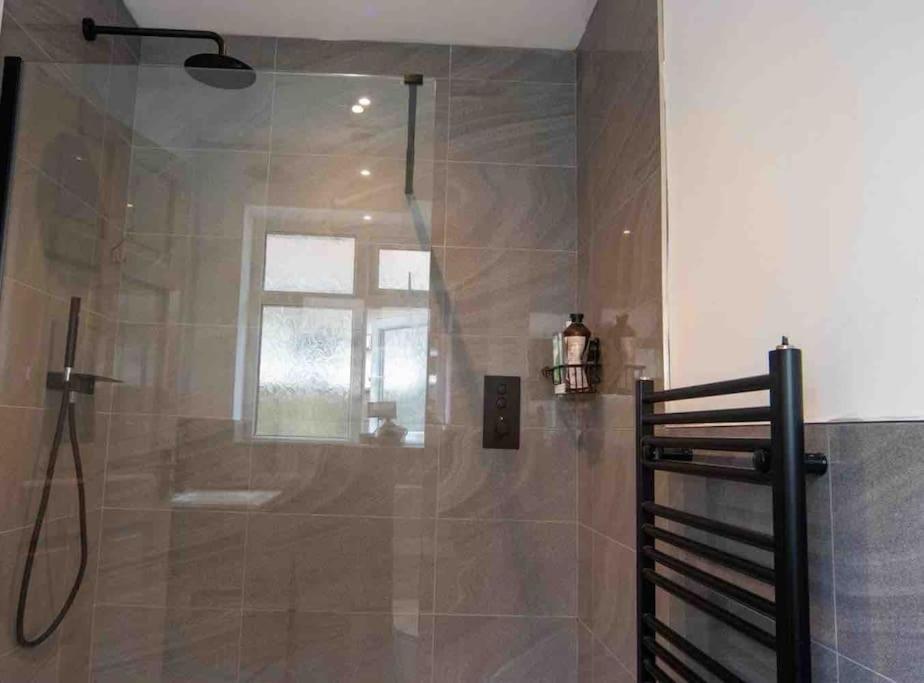 1 Bedroom Self Contained Apartment In Christchurch Winkton Екстер'єр фото