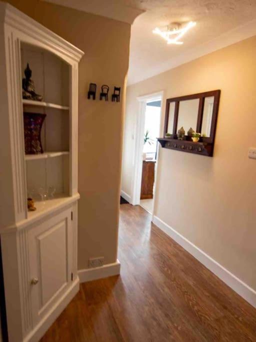 1 Bedroom Self Contained Apartment In Christchurch Winkton Екстер'єр фото