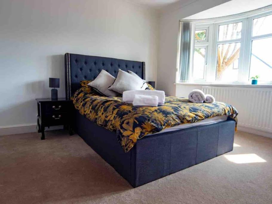 1 Bedroom Self Contained Apartment In Christchurch Winkton Екстер'єр фото