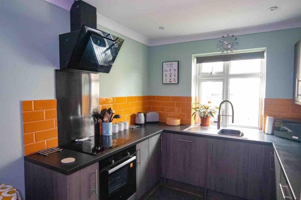 1 Bedroom Self Contained Apartment In Christchurch Winkton Екстер'єр фото
